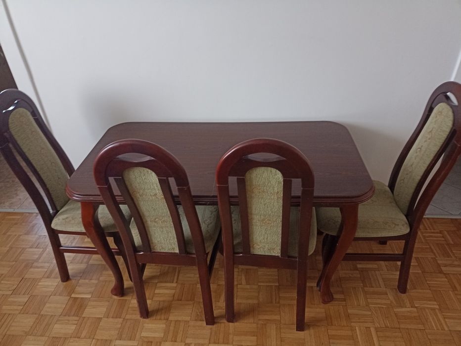 SPRZEDAM Stół z krzesłami