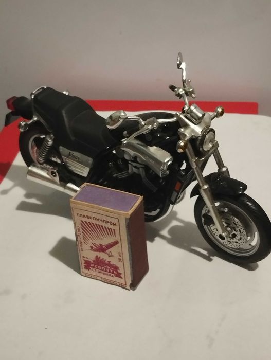 Модель мотоцикла Yamaha VMAX 1993 Black 1/12