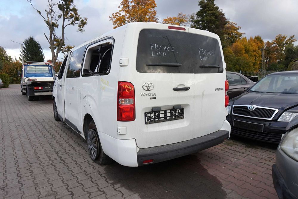 Toyota Proace samochód powypadkowy.