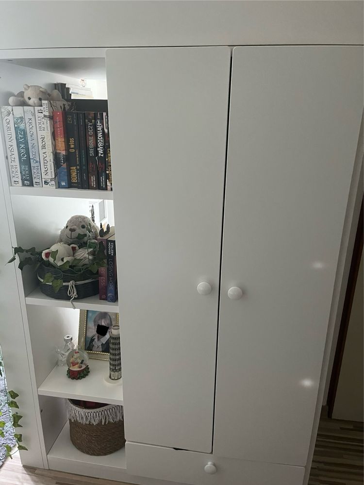 Łóżko piętrowe z biurkiem i szafą