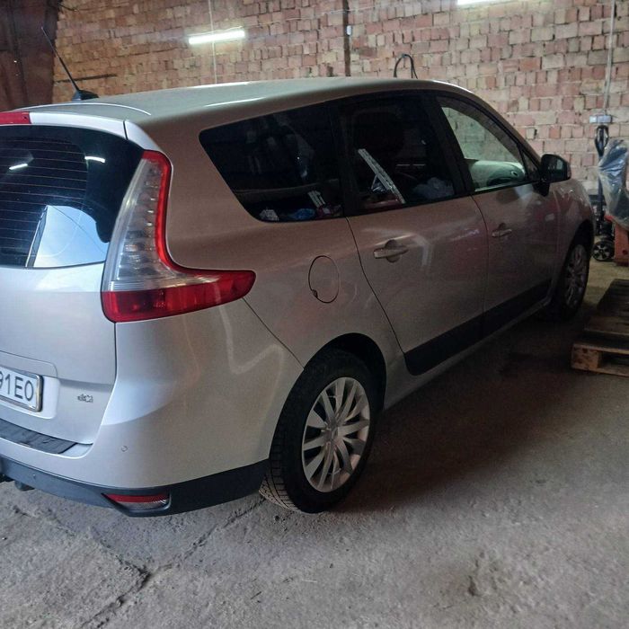 Продам Renault Grand Scenic 2010року