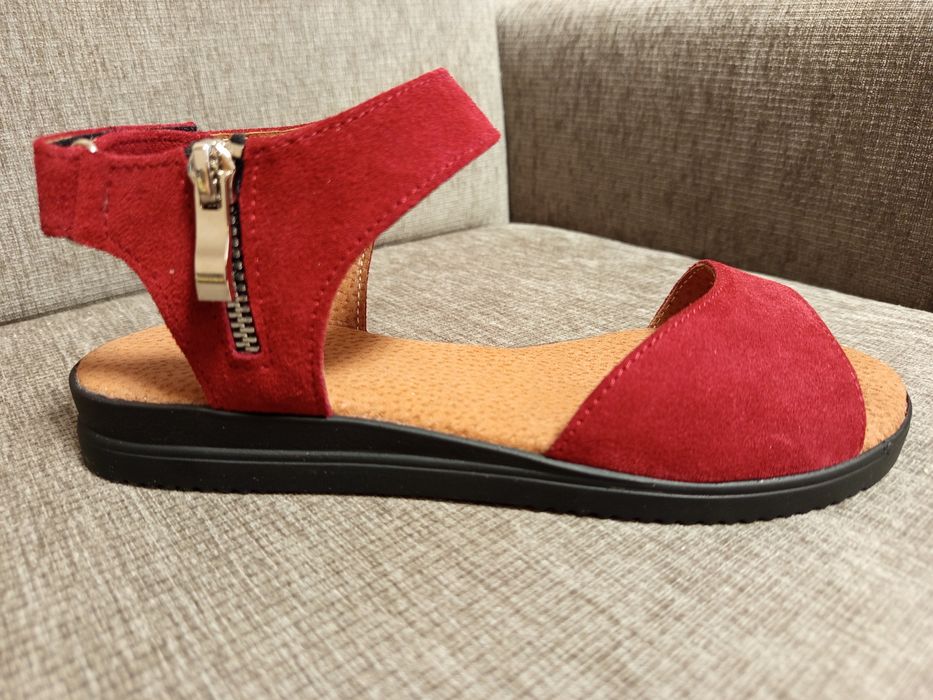 Босоніжки шкіра(нубук)нові.38 розмір