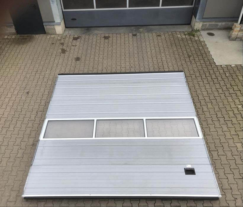 Brama 350 x 340 panelowa segmentowa garażowa przemysłowa rolowana