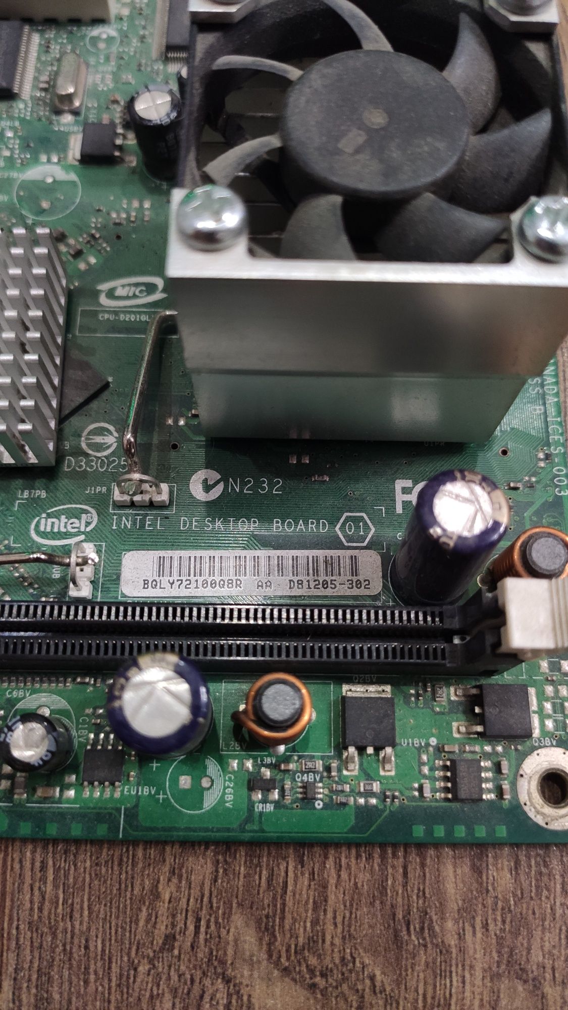 Миниатюрная материнская плата mini-ITX S775 Intel E210882 DDR2