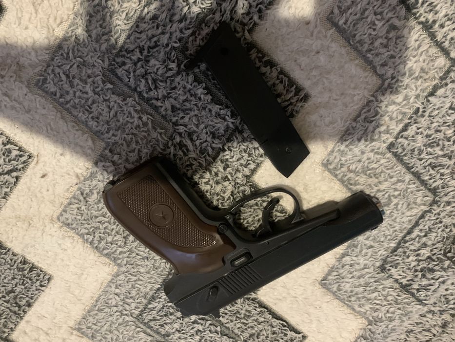 Пістолет макаров