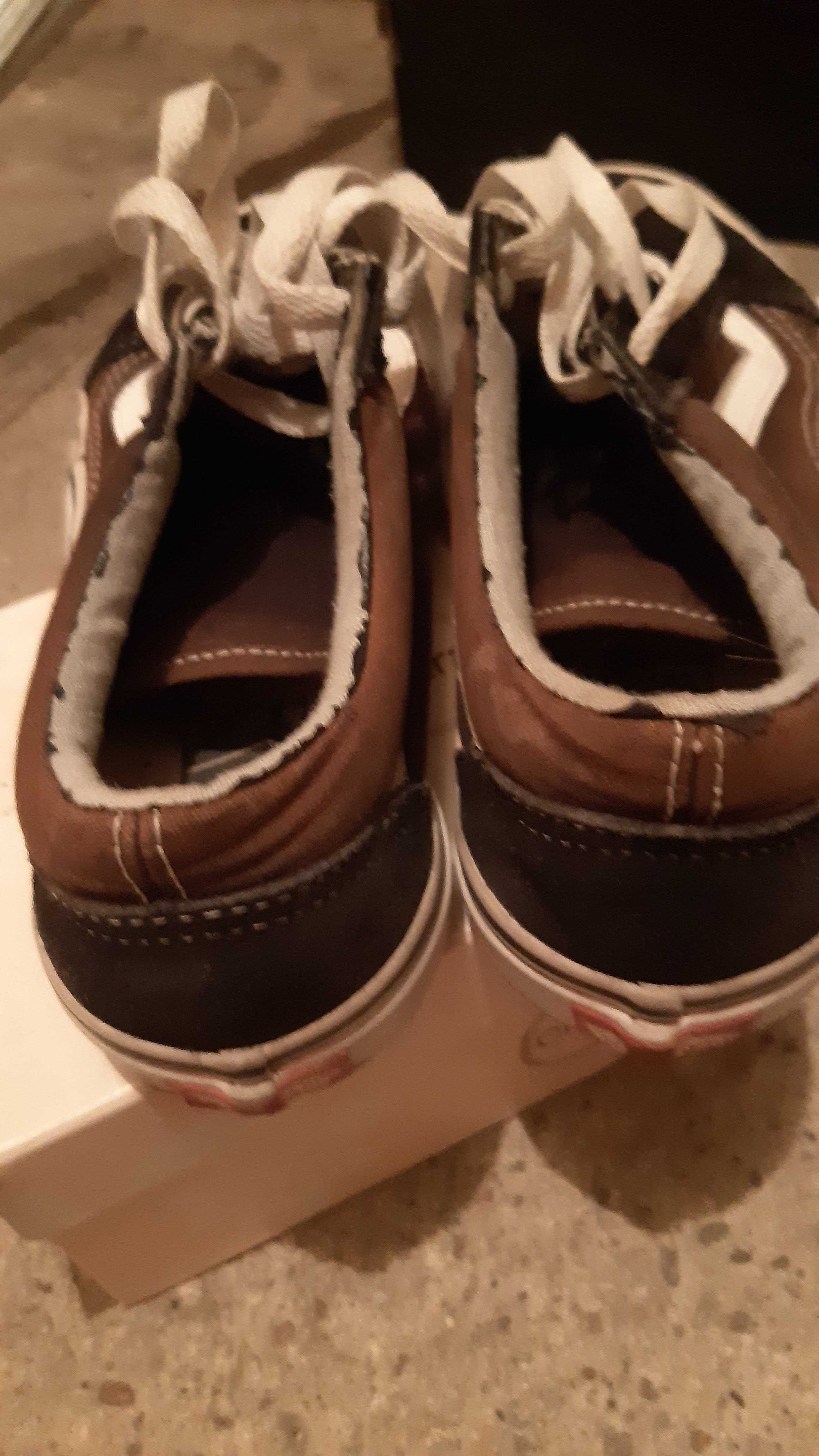 buty Vans - czarne i czerwone