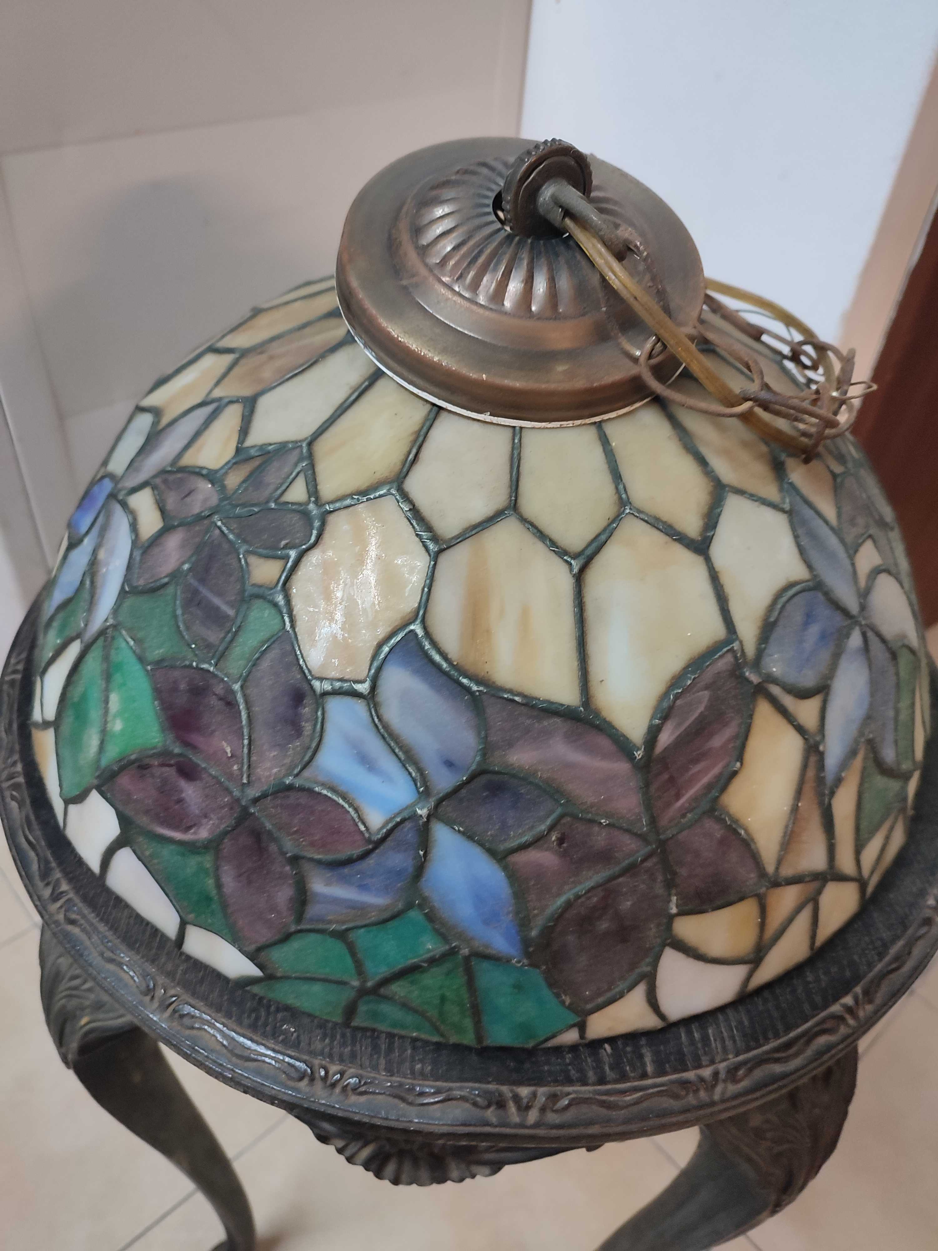 Candeeiro pintado em bom estado