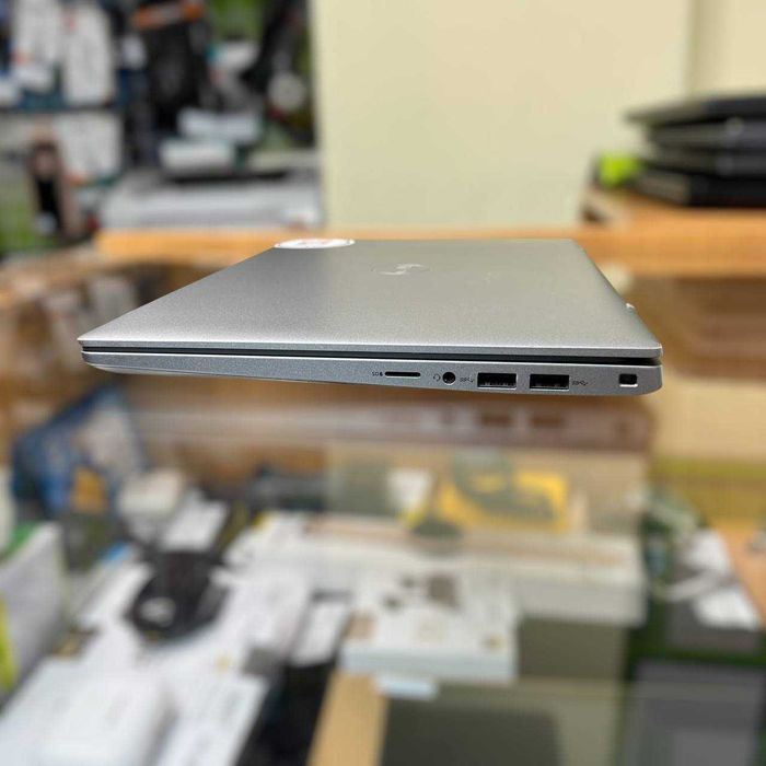 Ноутбук DELL Latitude 3320 | i5-1135G7 / 8GB / 256GB SSD / FHD / 13.3"
