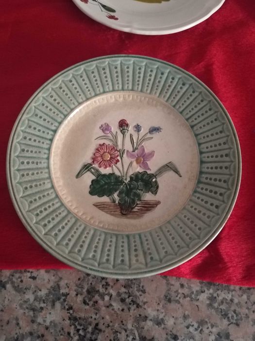 Louça vintage decorada