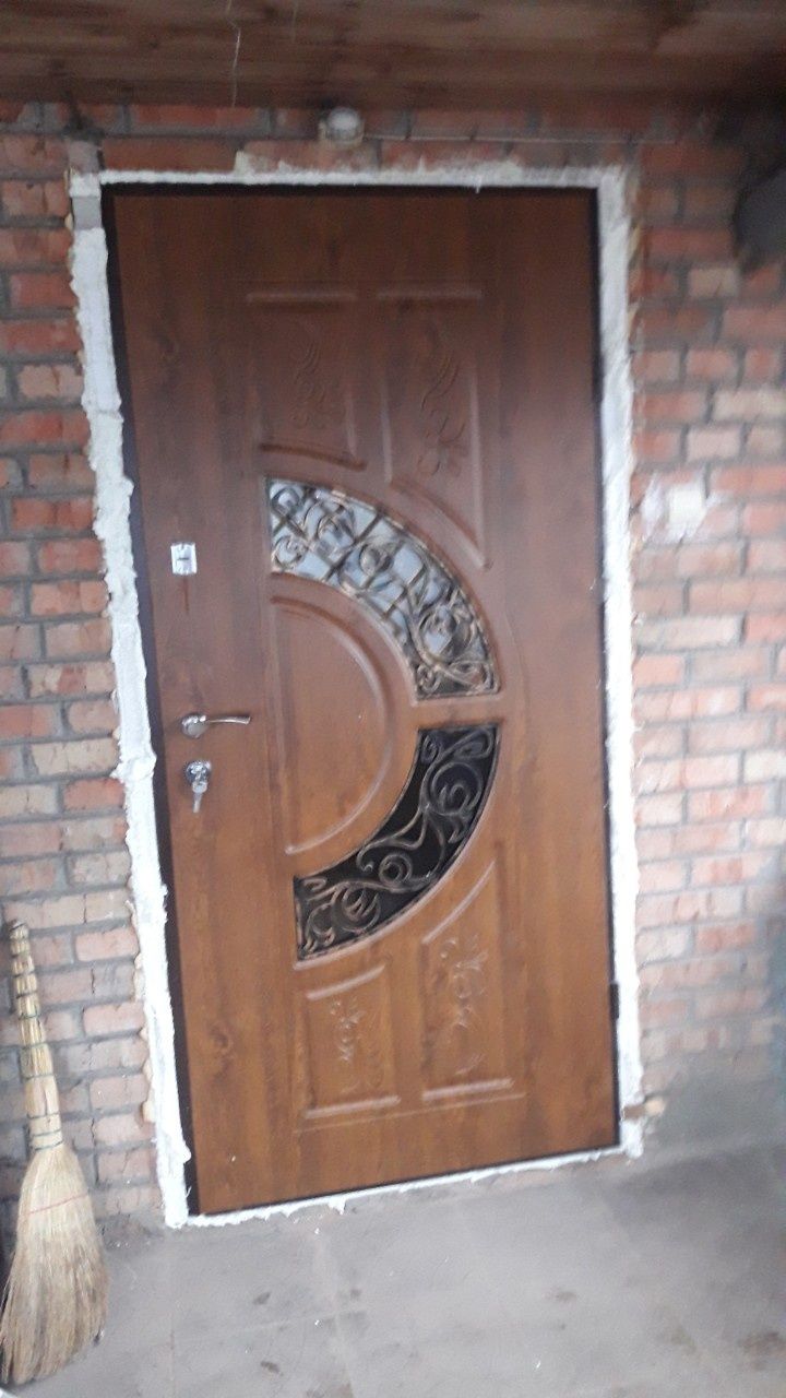 Двері вхідні, броньовані у квартиру або приватний будинок