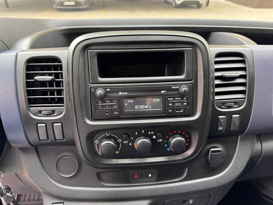 Продам Opel Vivaro Груз-пас 2015 року.