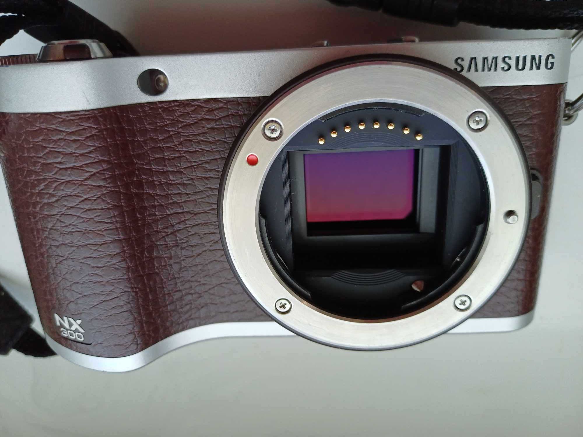 Zaawansowany zestaw aparat foto Samsung NX300 brązowy zestaw foto