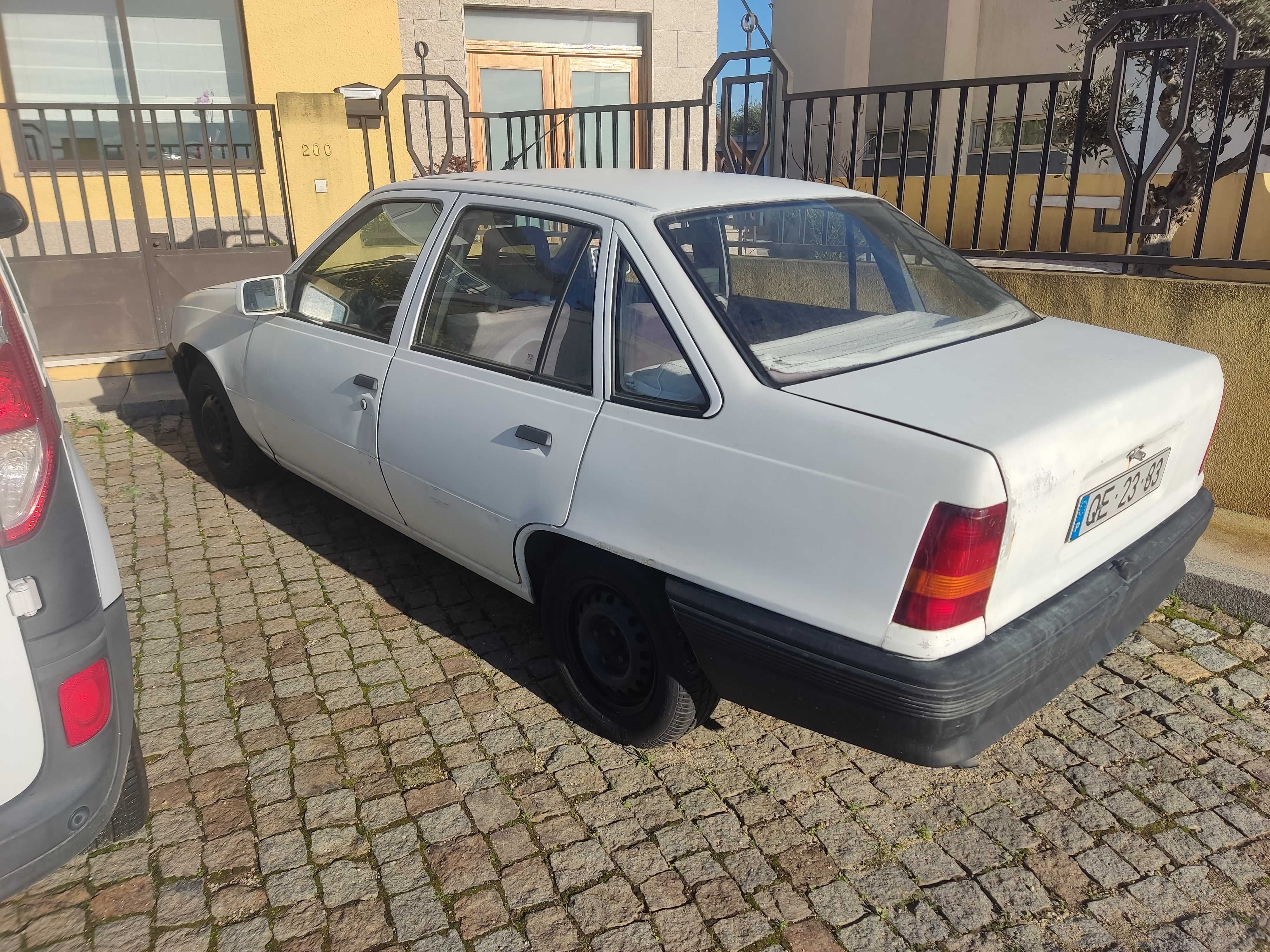 Vendo OPEL Kadett E 1.3 S de 1988  para reparação ou para peças 400€