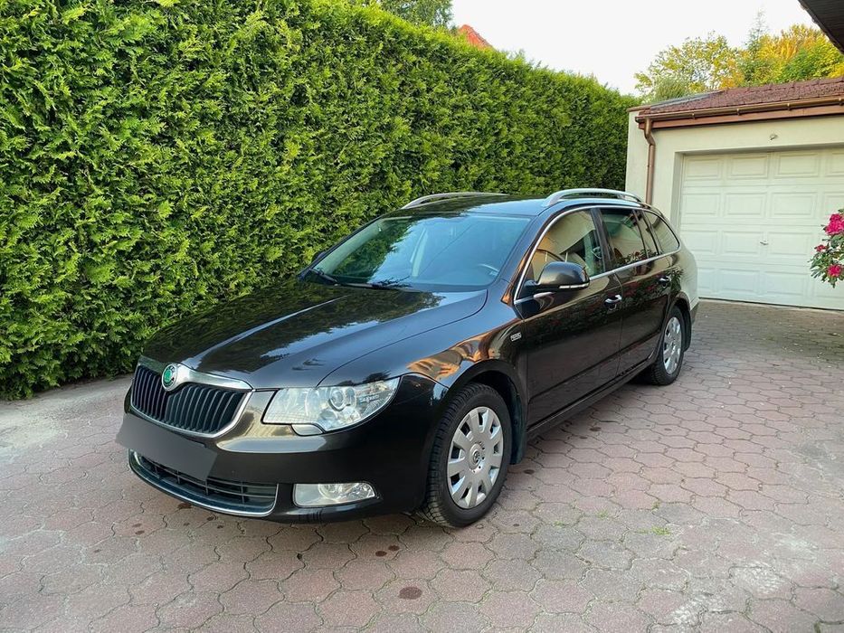 Skoda Superb Skoda Superb 1.8 TSI Family czarna/ciemny brąz