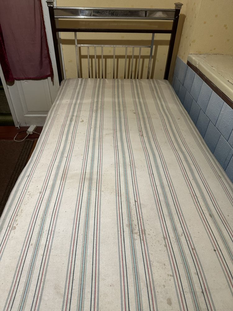 Ліжко металеве з матрасом