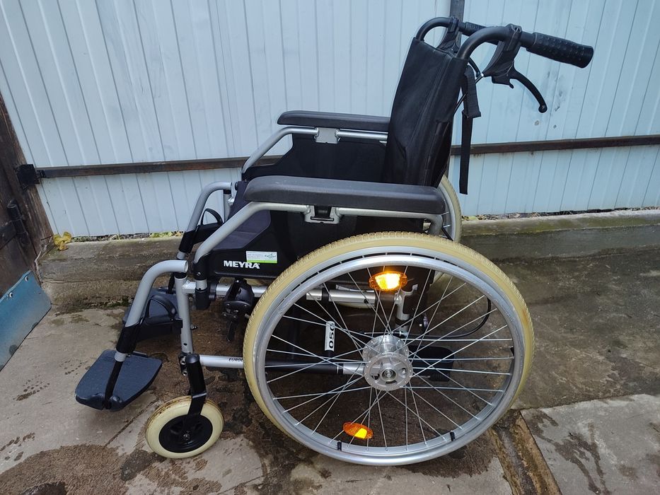 Інвалідний візок (ширина сидіння 51 см)