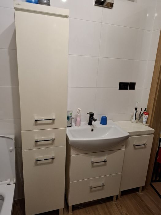 Zestaw mebli łazienkowych