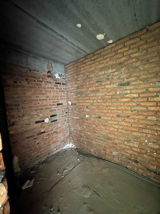 Продам велику 2-кімнатну квартиру - 70 м.кв