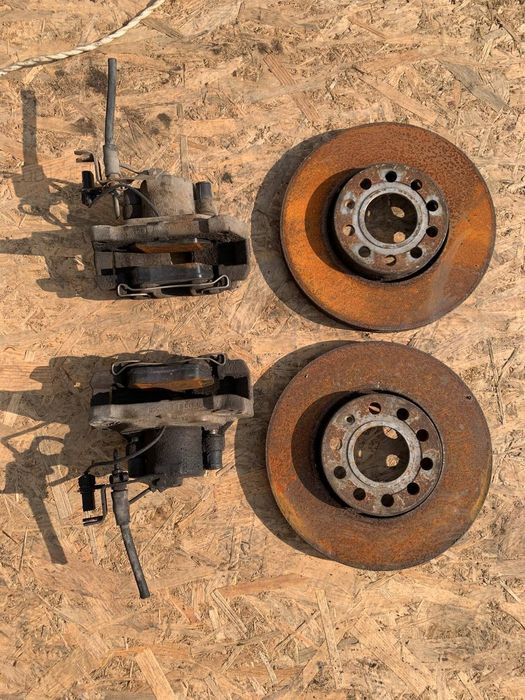 Суппорта Audi A4 b7 гальмівні диски Ауді а4 б7