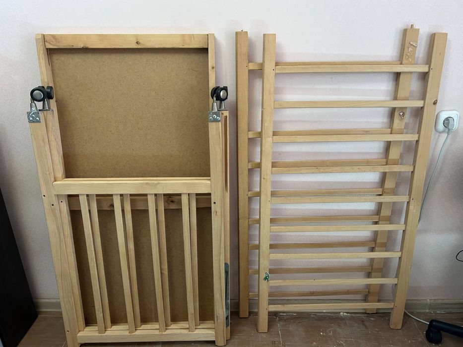 Дитяча кроватка з матрасиком