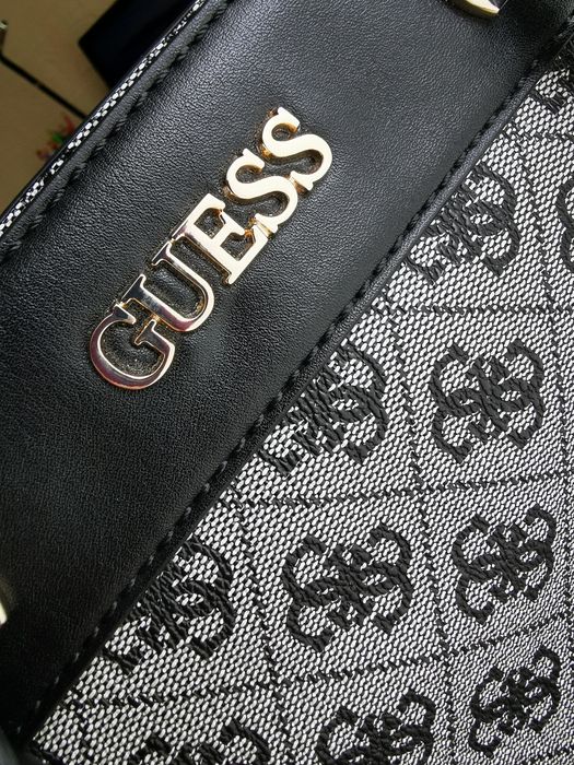 Сумка Guess в новому стані