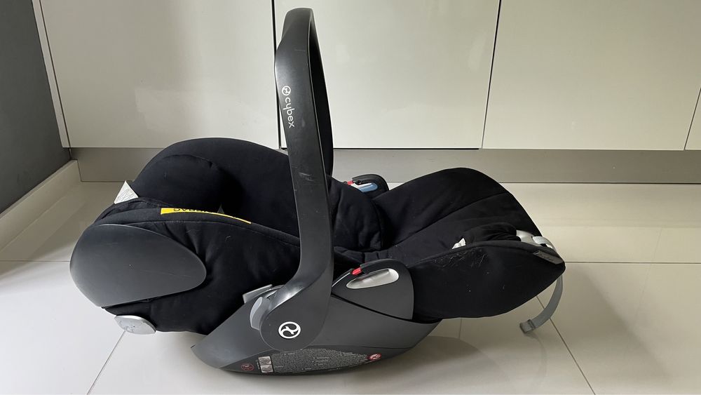 Ovinho Cybex Cloud Q com Base Isofix + acessórios