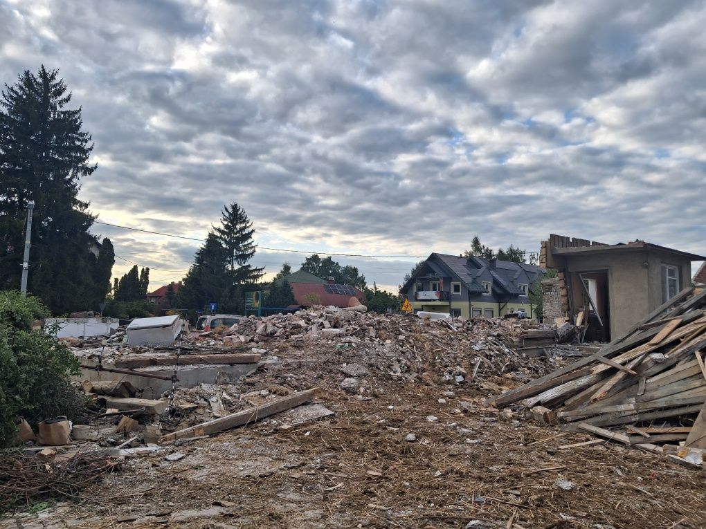 * Skup Starego Drewna Belki Stodoły Rozbiórki Stodoła Wymiana *