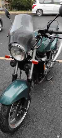 Moto Triumph Trident 750