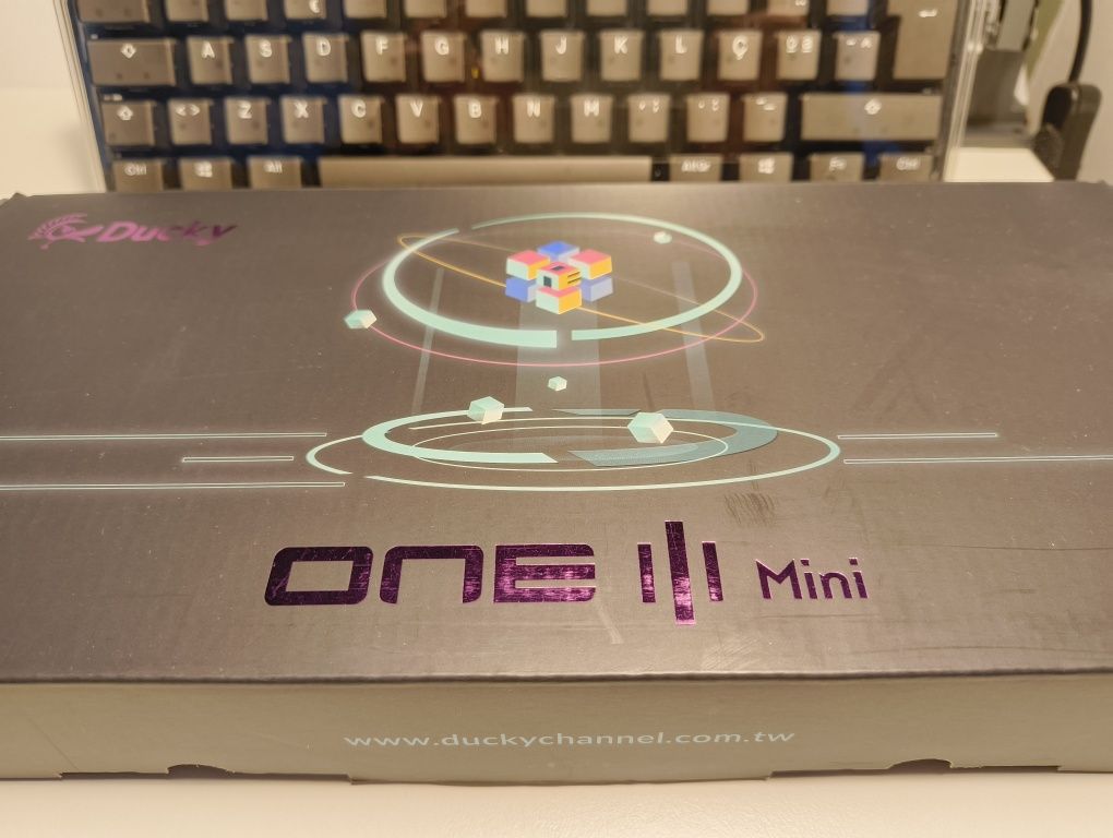 Teclado mecânico Ducky One 3 Mini Aura Black