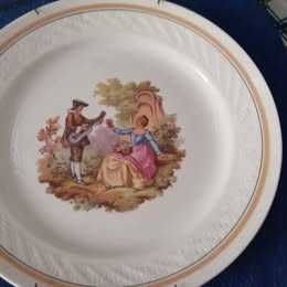 Prato antigo em porcelana com 32cm de diâmetro