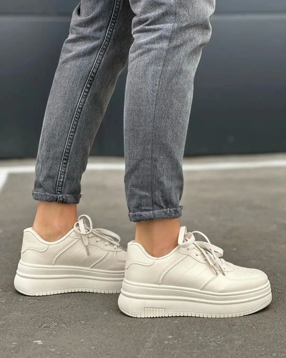 Жіночі кросівки, весняні