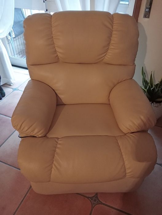 Vendo poltrona bem conservada