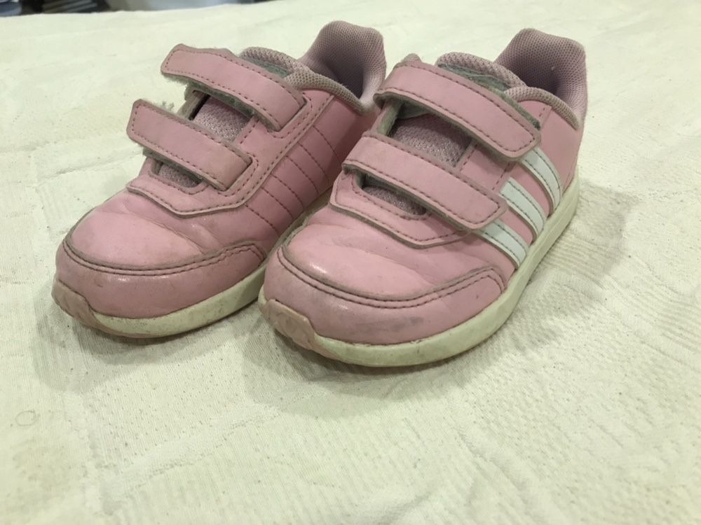 Ténis Adidas para menina.