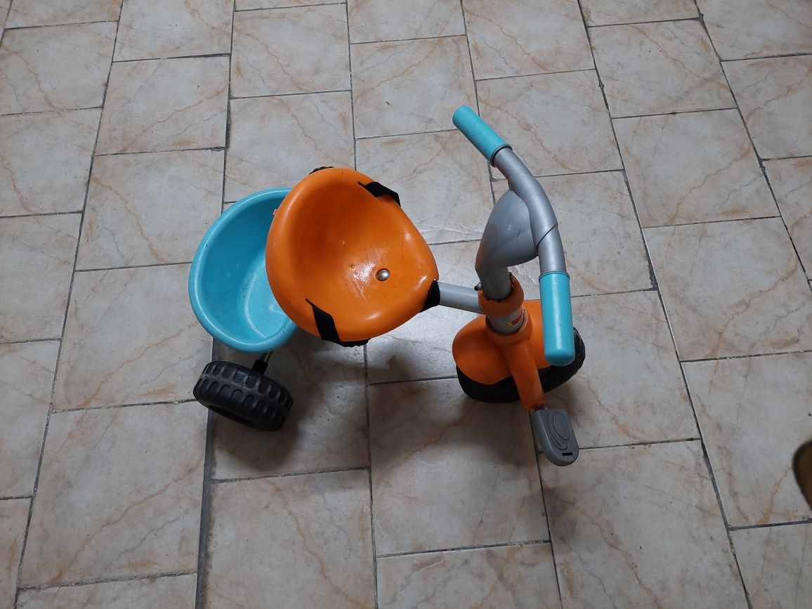 Triciclo de aprendizagem Smoby