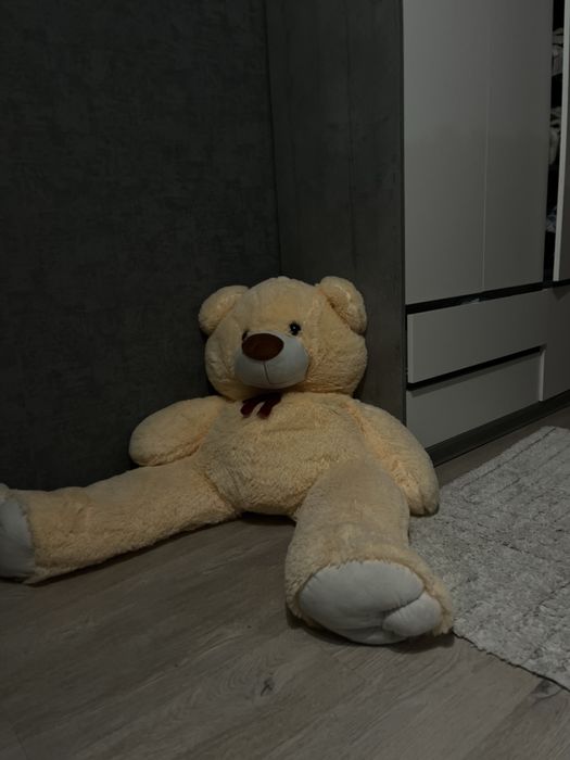 Большой игрушечный бежевый медведь 150см