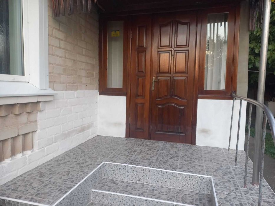 Продається приватний теплий,просторий будинок з присадибною ділянкою