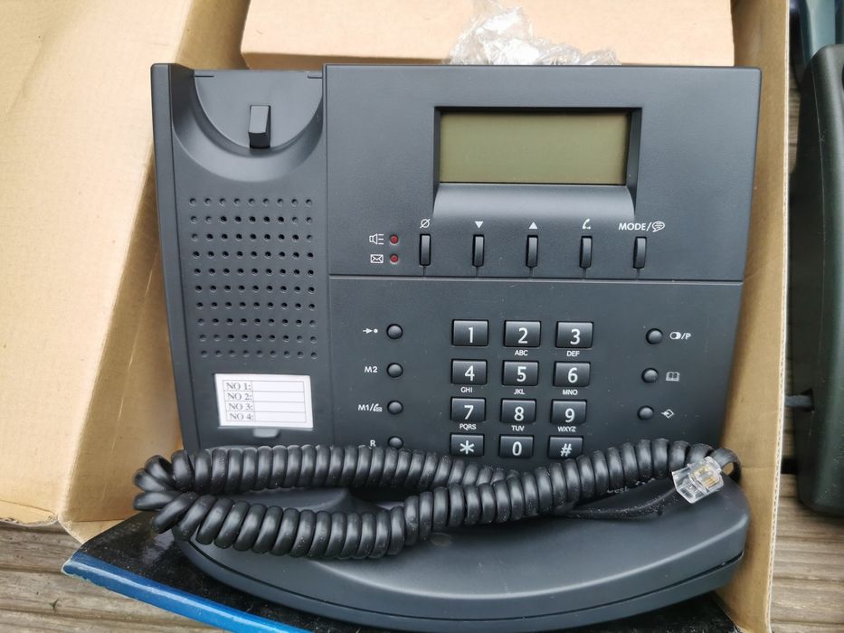 Telefon stacjonarny - sześć sztuk, dla kolekcjonera, hobbysty.