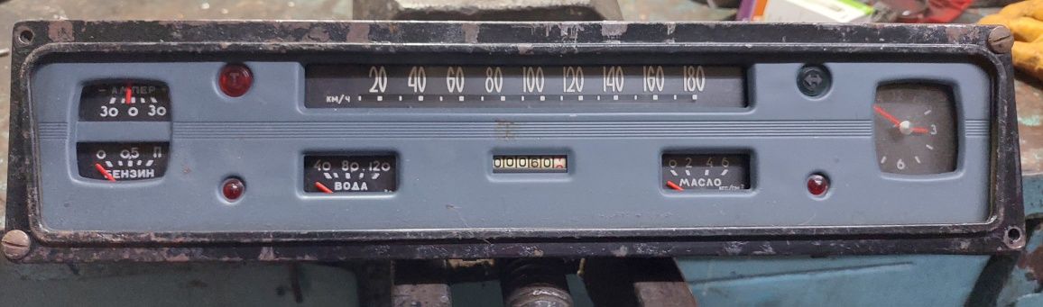 Продам приборный щиток газ 24