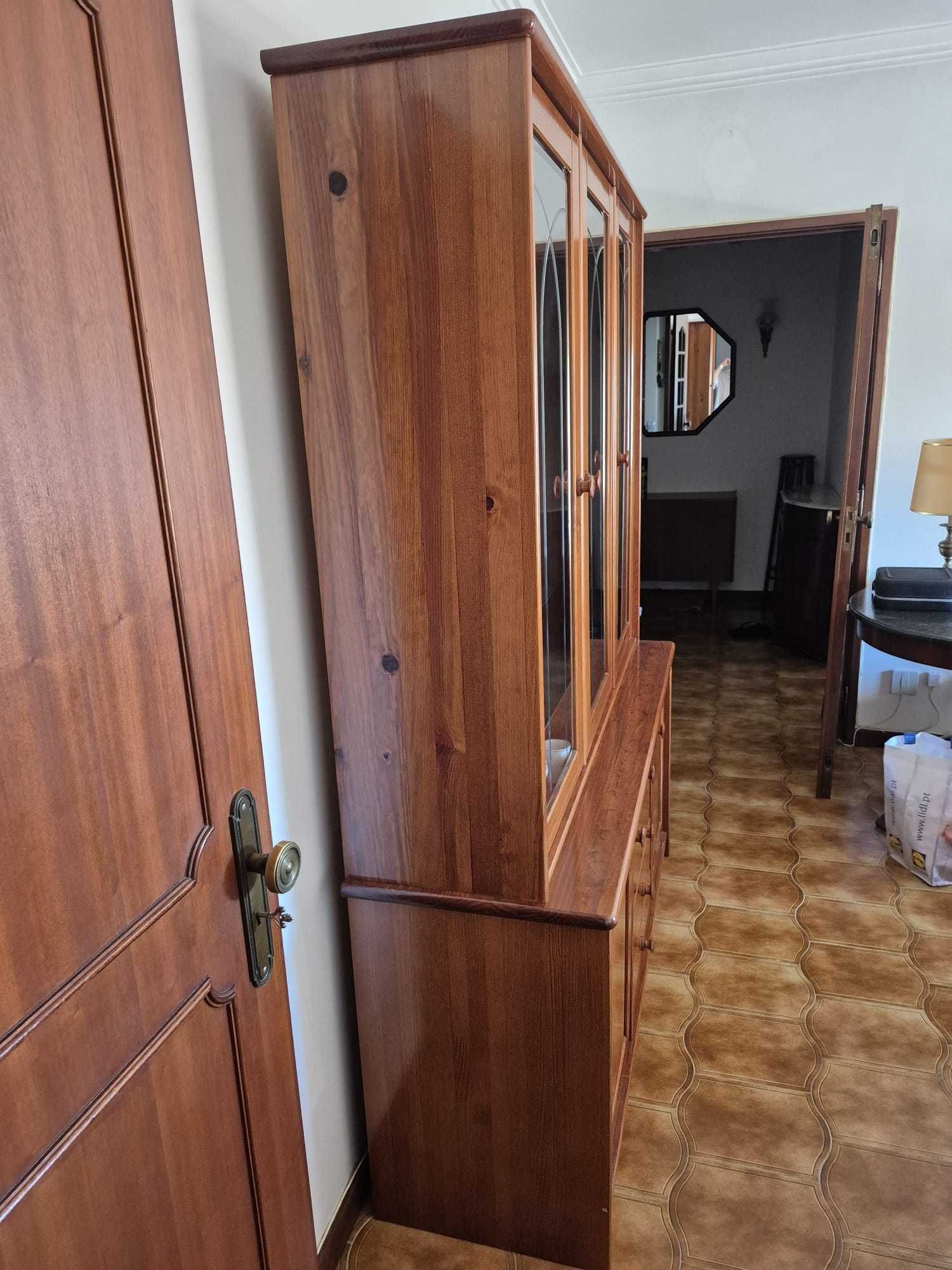 Móvel de Sala em Madeira Maciça