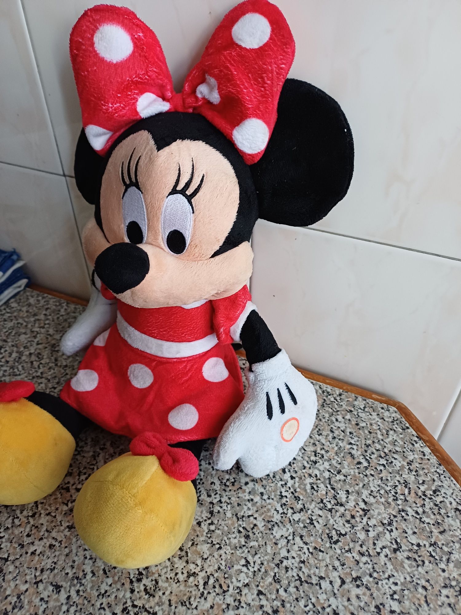 Miney como nova 7 euros. 45 cm.