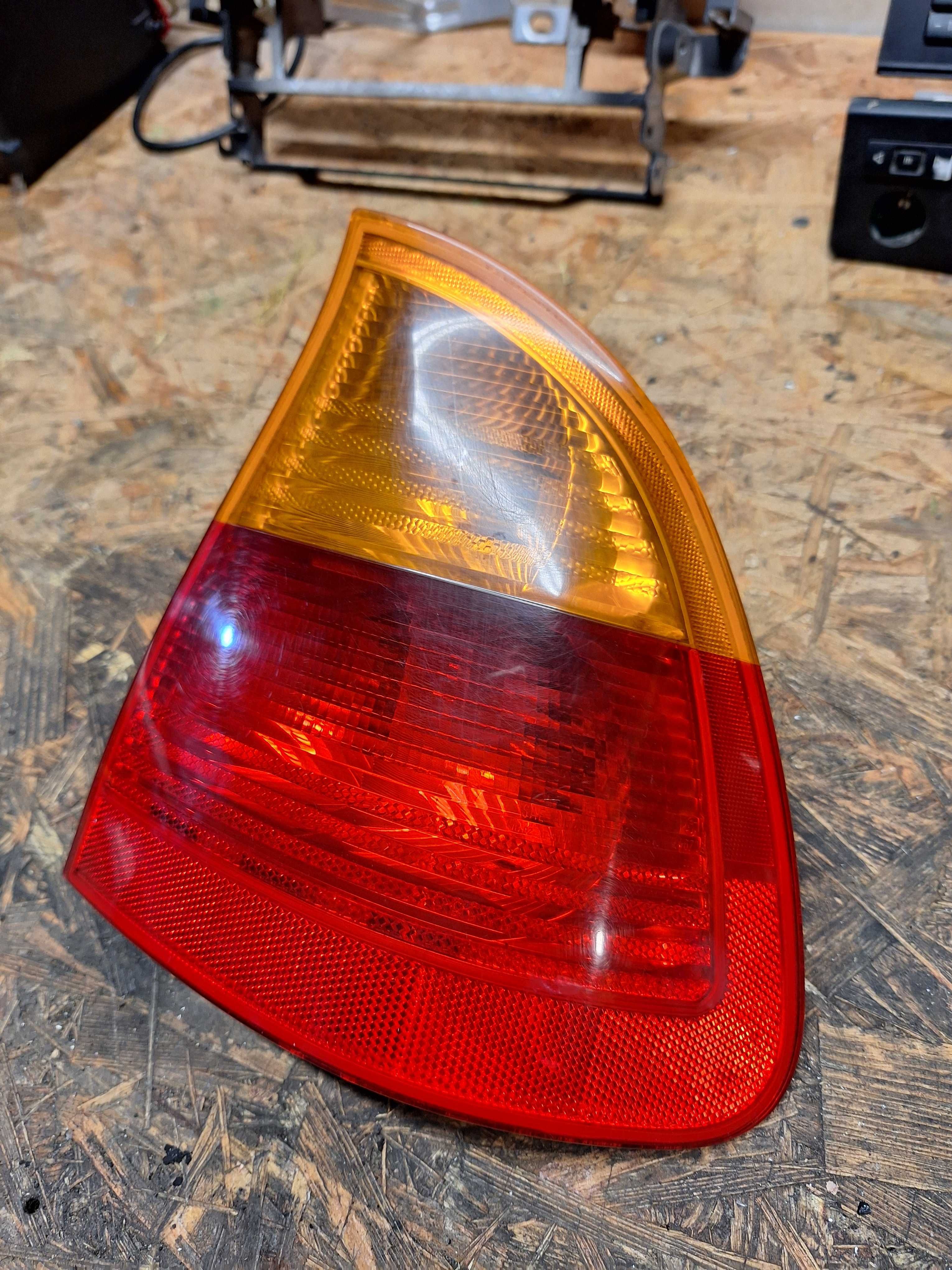 Lampa tylna prawa narożna BMW e46 TOURING pomarańczowa