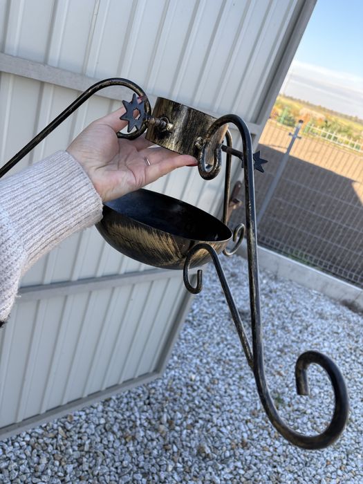 Stojak na choinke metalowy kuty z pojemnikiem na wode