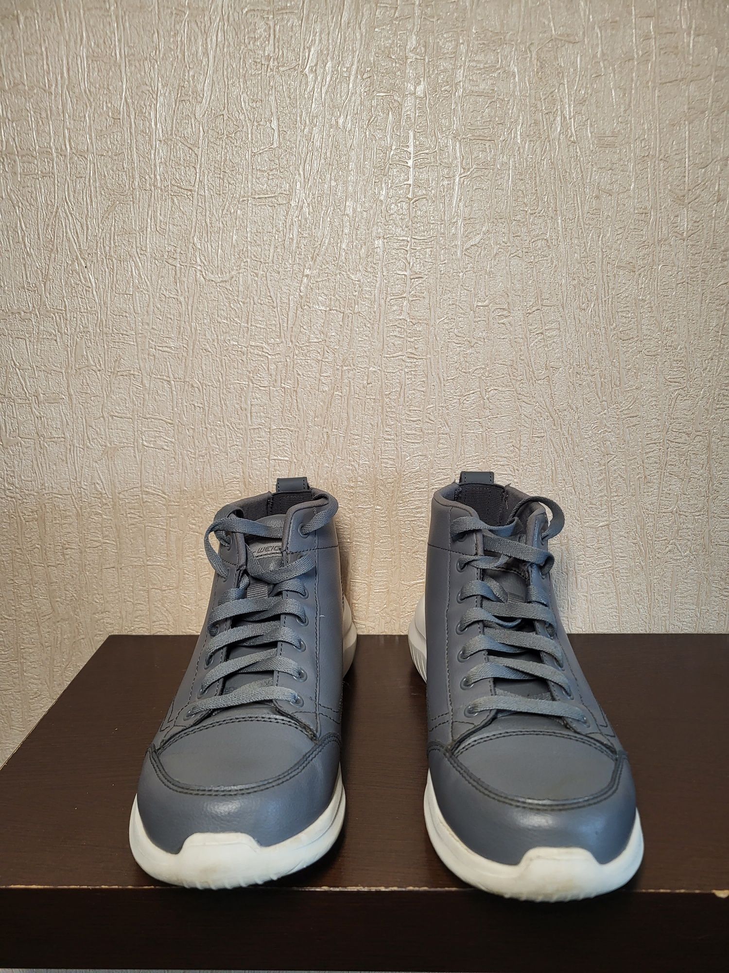 Продаються черевики Skechers, 41,5 розмір