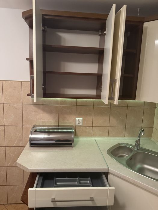 Nowa Kuchnia ze sprzętem AGD i stołem