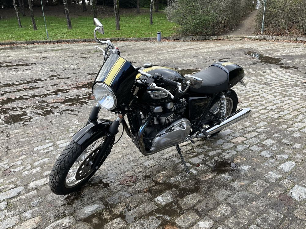 Triumph Thruxton 900