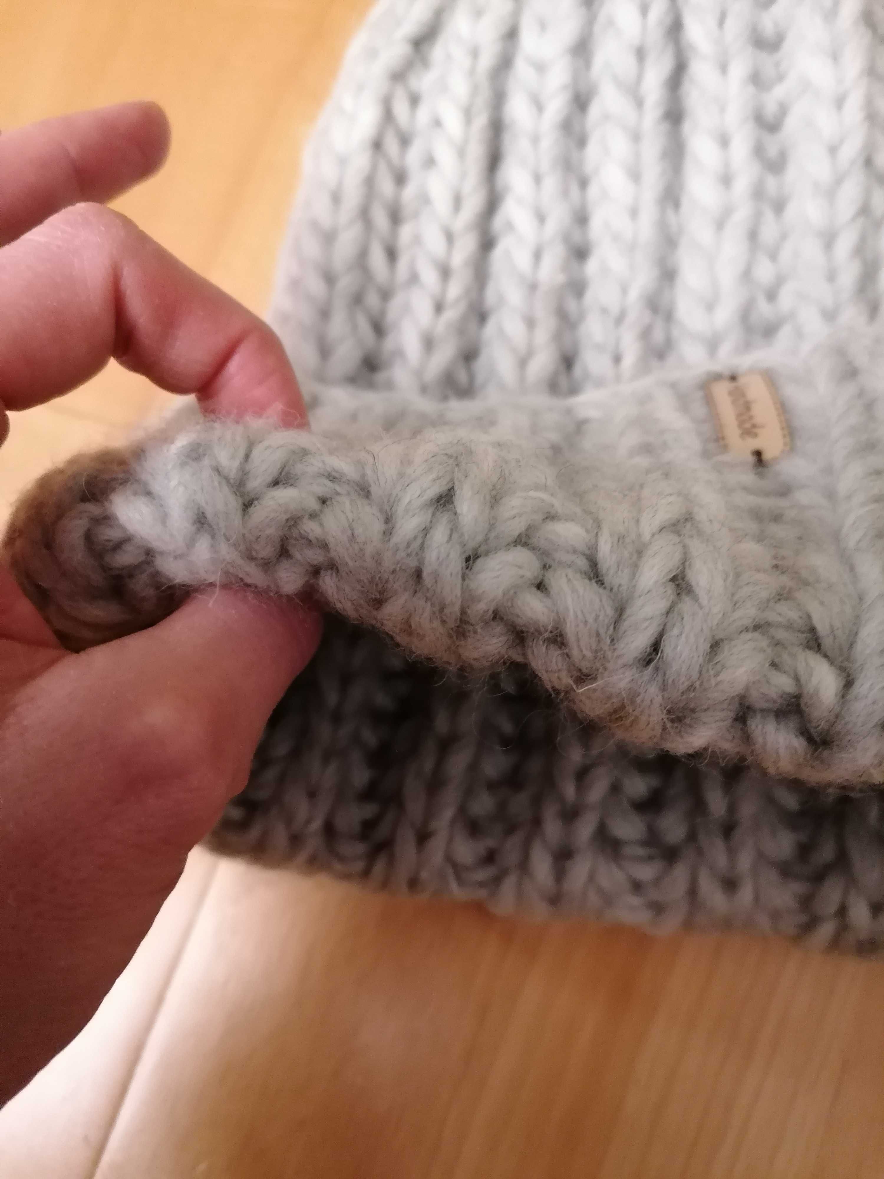 Puszysta czapka merino
