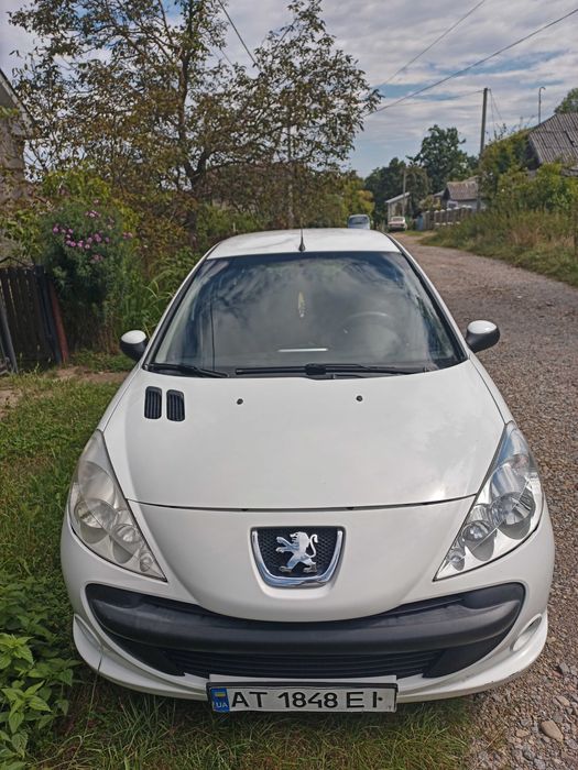 Продам власне авто: Peugeot 206+ 2011
