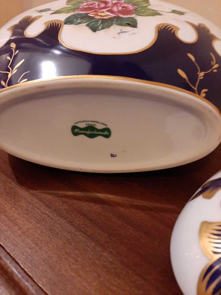 Pote decorativo em porcelana