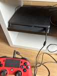 PlayStation 4 Slim 1TB + comando + FIFA 22 + GTA V – Ótimo estado!