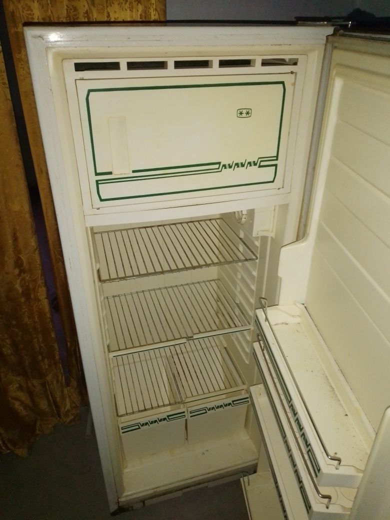 Холодильник техника для кухні